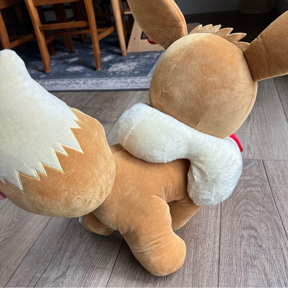 Pokémon Eevee 18” XL standing plush with how Christmas - Picture 6 of 9